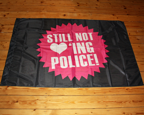 Still not loving police Flagge